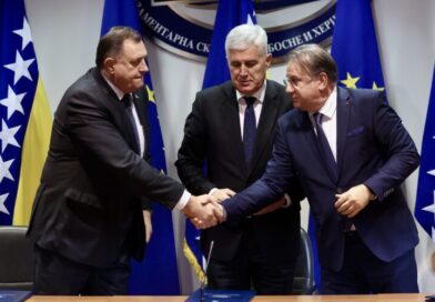 Dodik postavio ultimatum Trojci: Ukoliko ambasadore i Šmita ne proglasimo neprijateljima BiH, ponudit ćemo se SDA i donosimo svoje zakone