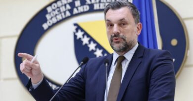 Konaković uputio pismo Varhelyiju: Od čega to Vučić, Dodik, i Vi branite srpski narod? Od rezolucije koja ih nijednom riječju ne spominje?
